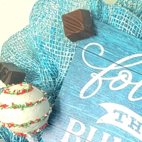 Easter Bunny Wreath Faux Chocolate Rabbit - Picture 4 of 9